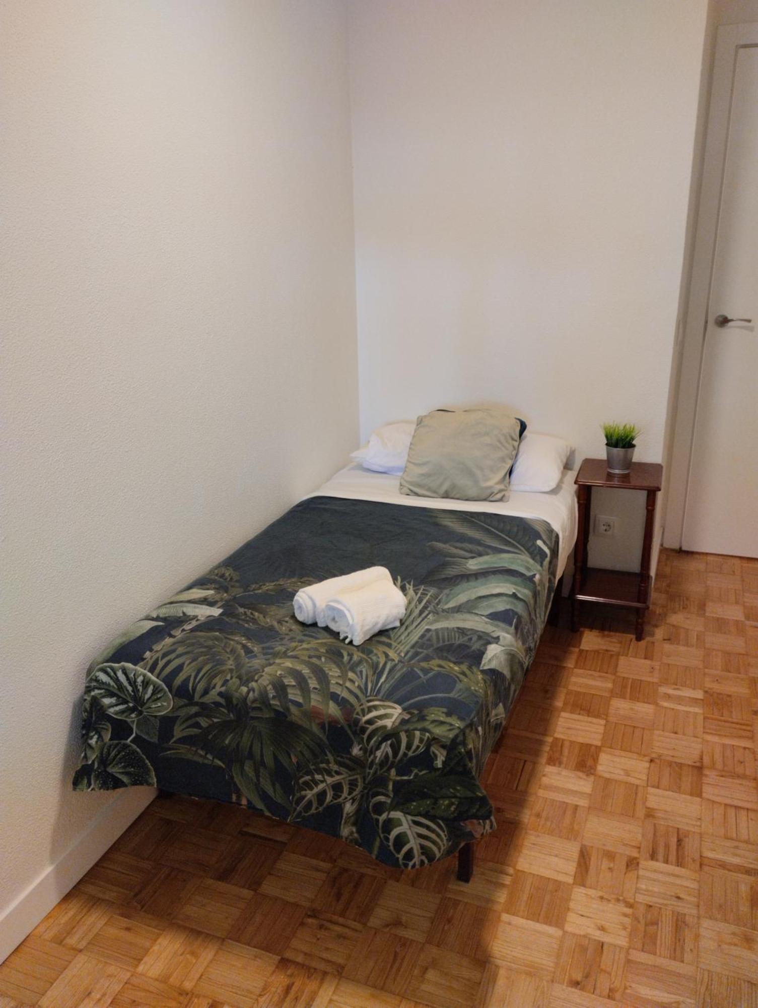 Habitacion Confort En Chamartin Madrid Exterior photo