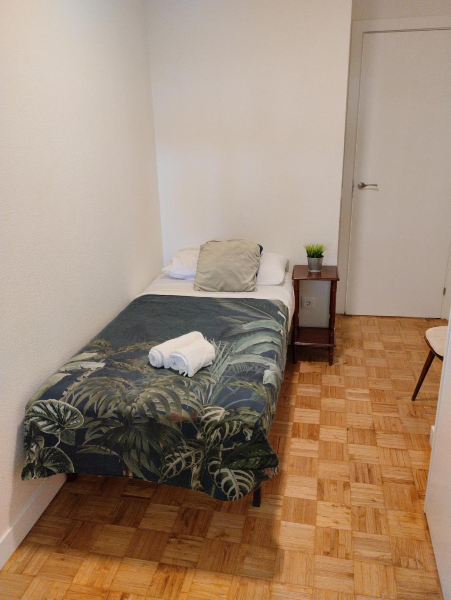 Habitacion Confort En Chamartin Madrid Exterior photo